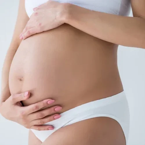 depositphotos_165225142-stock-photo-pregnant-woman-touching-belly